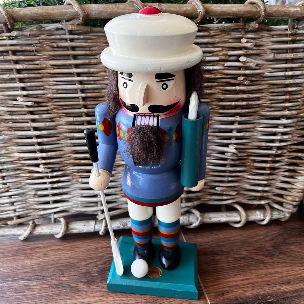Nutcracker Golfer Figurine with golf club and ball
